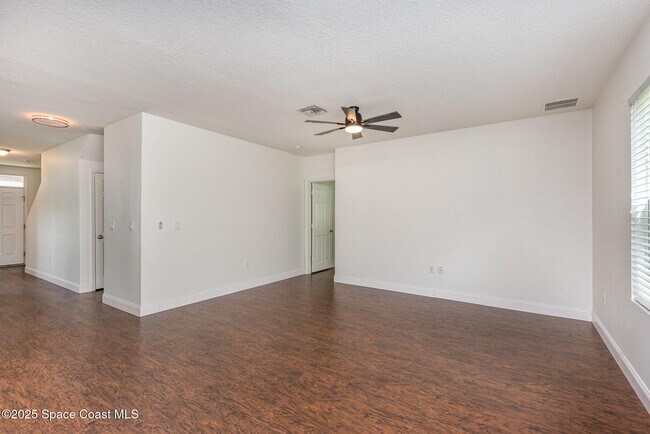 Building Photo - 2675 Falcon Ln