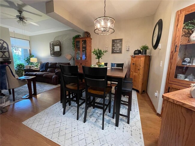 Building Photo - 27 5th St