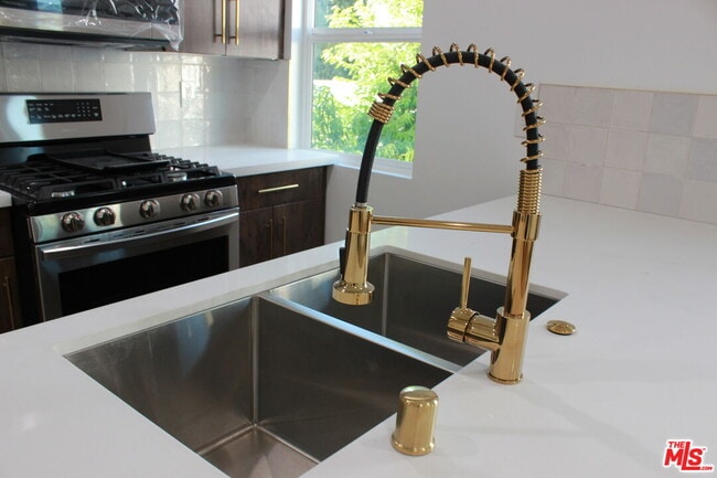 Building Photo - 1552 Winona Blvd