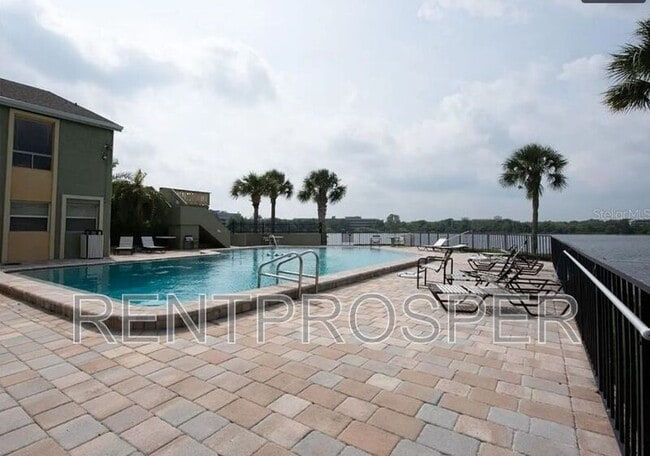 Building Photo - 938 N Lake Destiny Rd