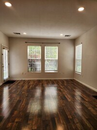 Building Photo - Stylish 2 Bed, 2 Bath Main-Floor Condo – U...