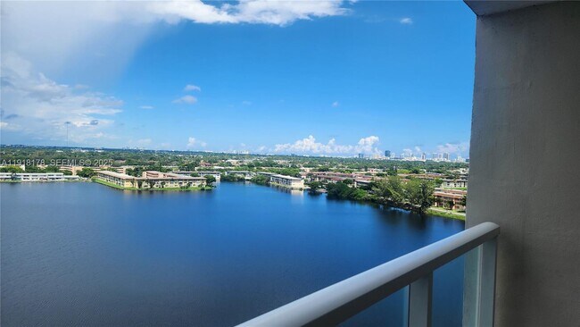 Building Photo - 1301 NE Miami Gardens Dr