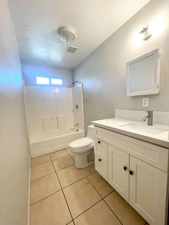 Building Photo - 2 Weeks Free Move-In Promo! Charming 4-Bed...