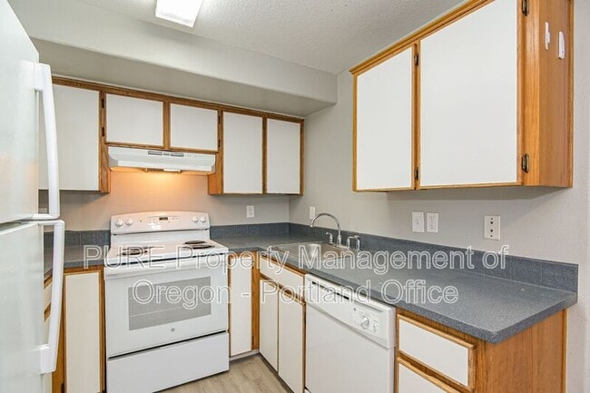 Building Photo - 16106 SE Caruthers St