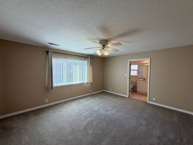 Building Photo - 3 Bedroom Home Near Louisiana Blvd NE & Paseo Del Norte Blvd NE!