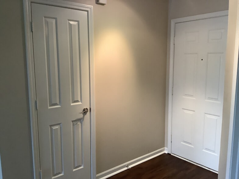 Building Photo - 6002 Candlewick Dr