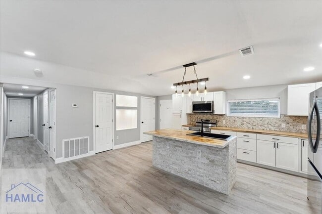 Building Photo - 8576 E B Cooper Hwy