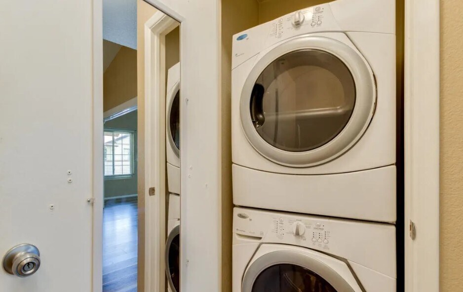 Washer/Dryer - 8140 N 107th Ave