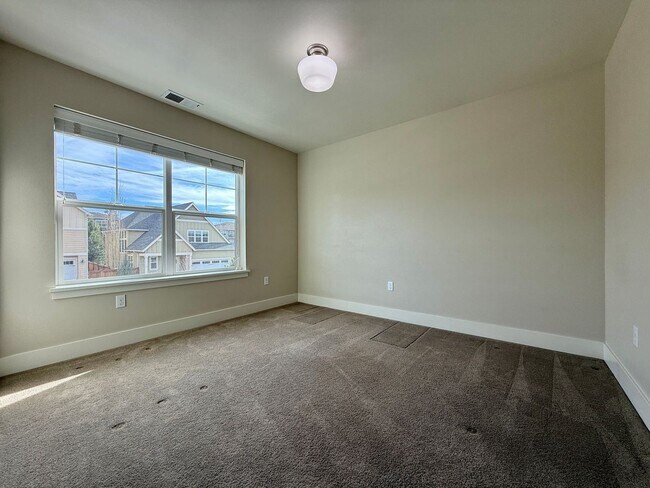 Building Photo - GORGEOUS OPEN LAYOUT HOME IN OLD FARM DISTRICT!