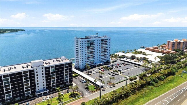 Building Photo - 7200 Sunshine Skyway Ln S
