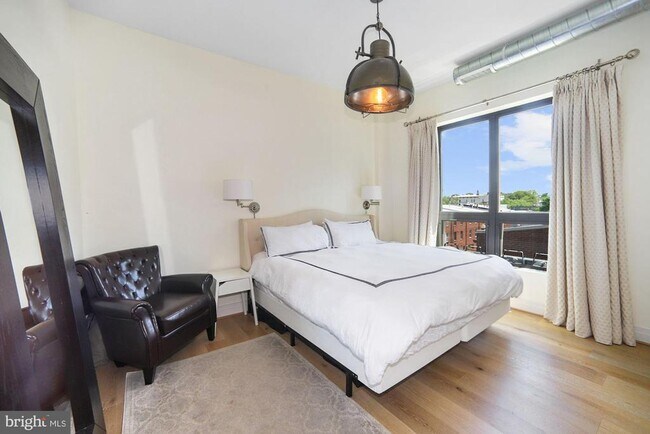 Building Photo - 301 H St NE