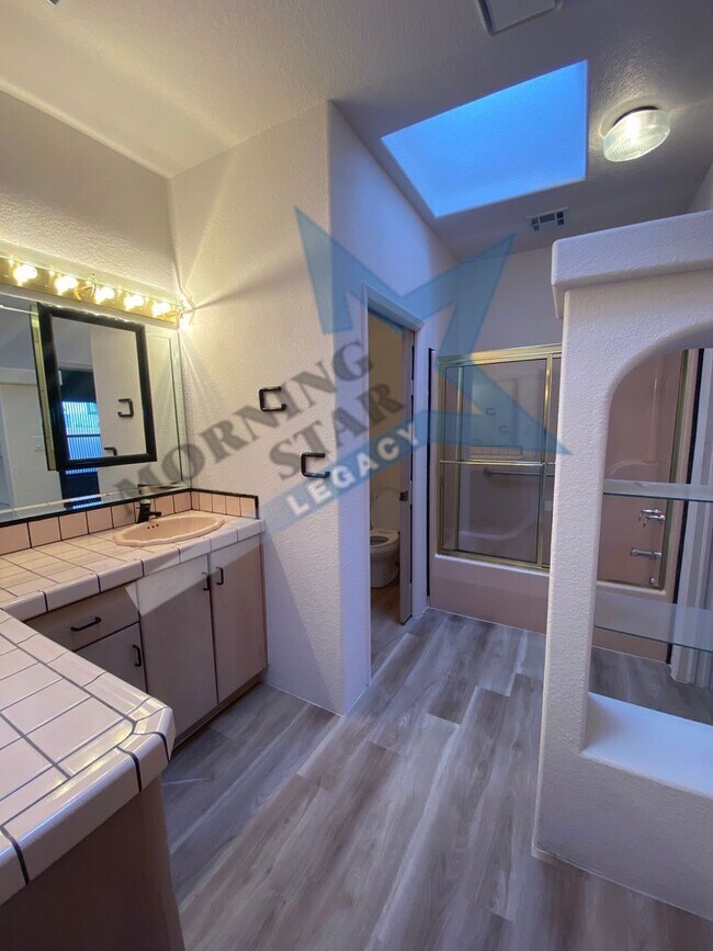 Building Photo - VIEWS!!  Spacious home in Picacho Hills!