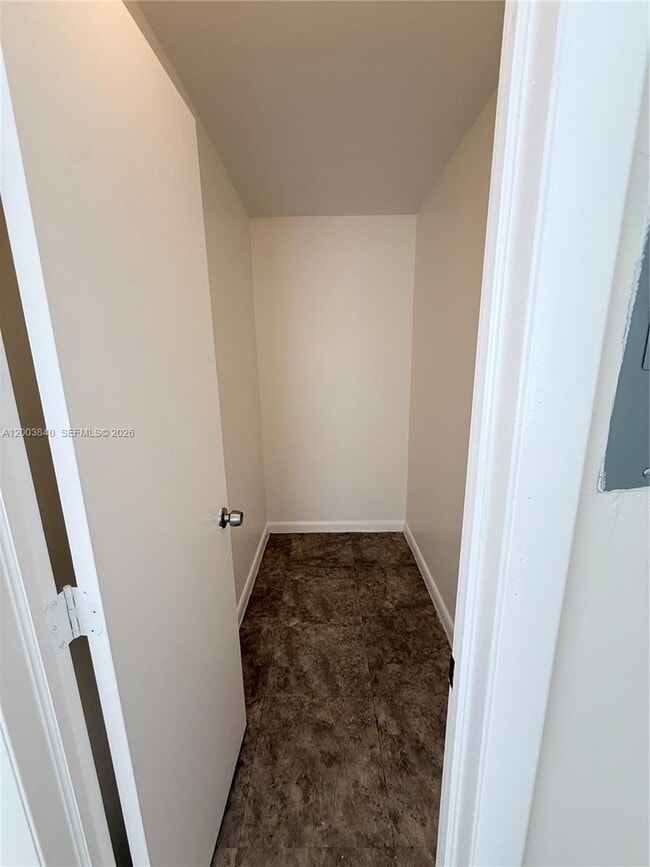 Building Photo - 801 N H St