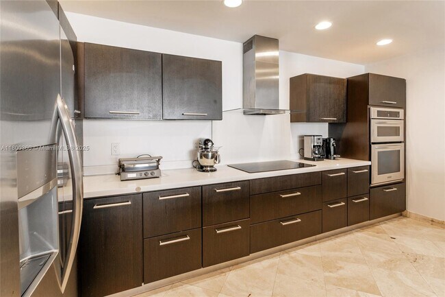 Building Photo - 201 Crandon Blvd