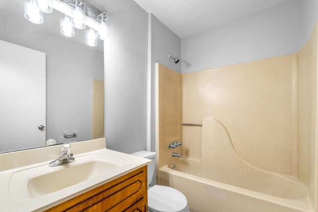 Building Photo - 3 Bedroom Pet Friendly Home For Rent!