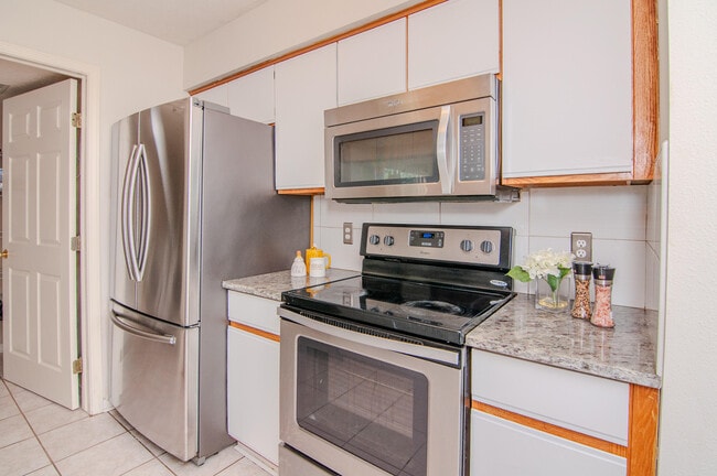 Building Photo - 1704 Weatherstone Dr