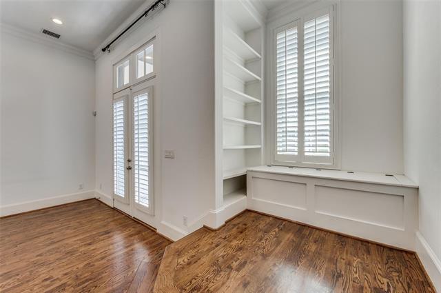 Building Photo - 2135 Marilla St