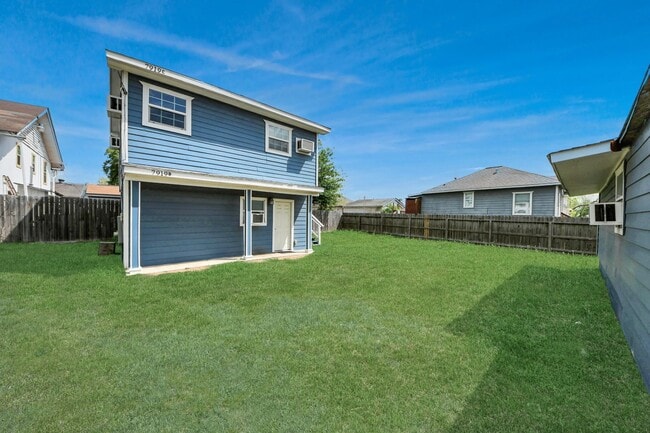 Building Photo - 7919 Brays St