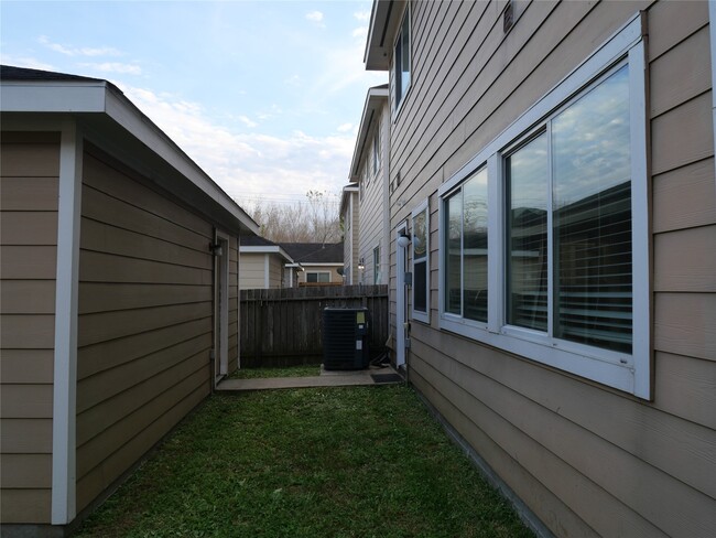 Building Photo - 1739 Nichole Woods Dr