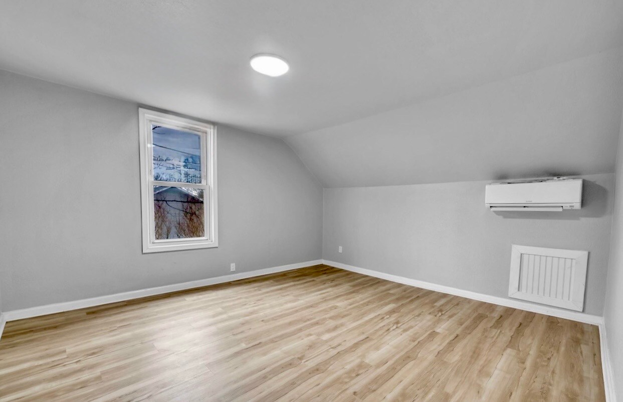 Building Photo - 1801 Saint Denis Ave