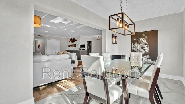 Building Photo - 10192 Seminole Island Dr