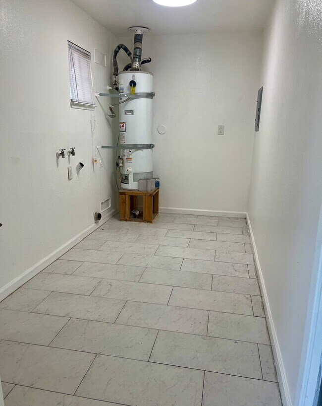 Building Photo - 2412 Vera Cruz Dr