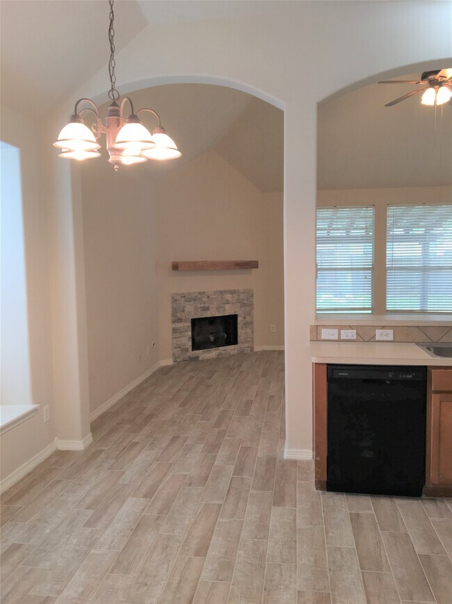 Building Photo - 2214 Valley View Crossing