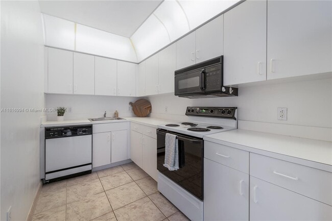 Building Photo - 800 Claughton Island Dr