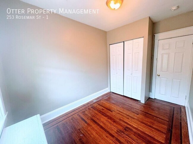 Building Photo - 253 Rosemar St