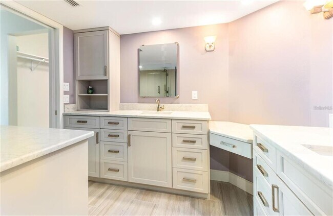 Building Photo - 736 Island Way