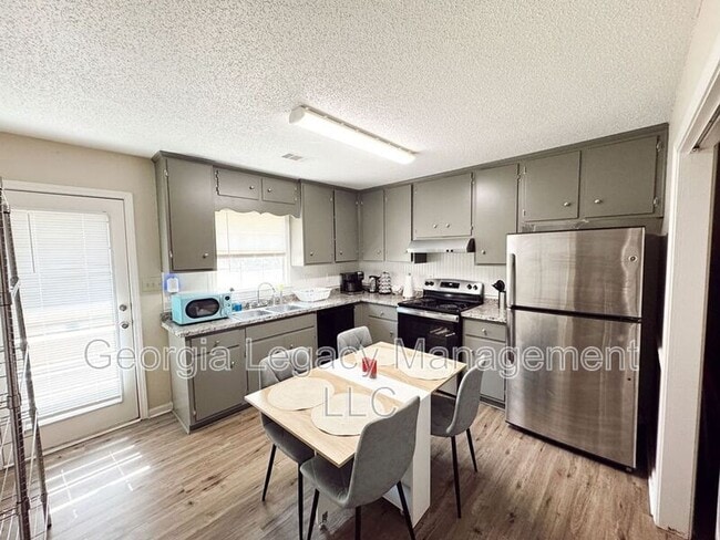 Building Photo - 62 Creek Side Dr