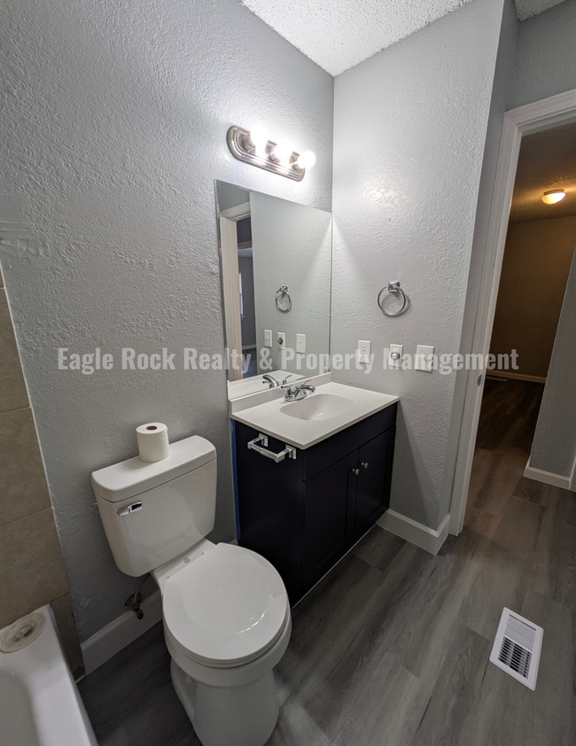 Building Photo - East Tulsa Duplex Unit for Rent (2beds/1.5baths)