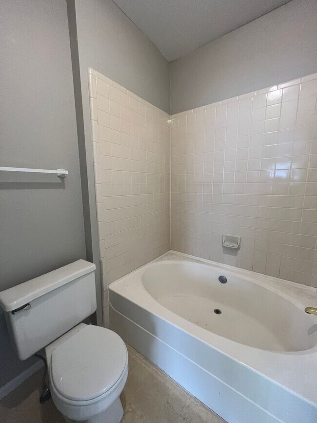 Building Photo - 1 Bed 1.5 Bath Townhome in Aurora!