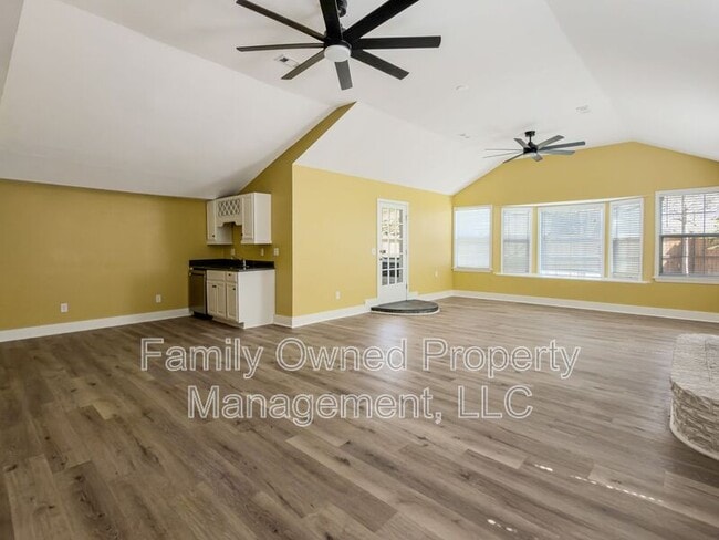 Building Photo - 23 Shadowmoss Pkwy