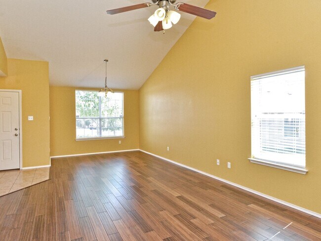 Building Photo - Spacious 2 story with cul-de-sac location