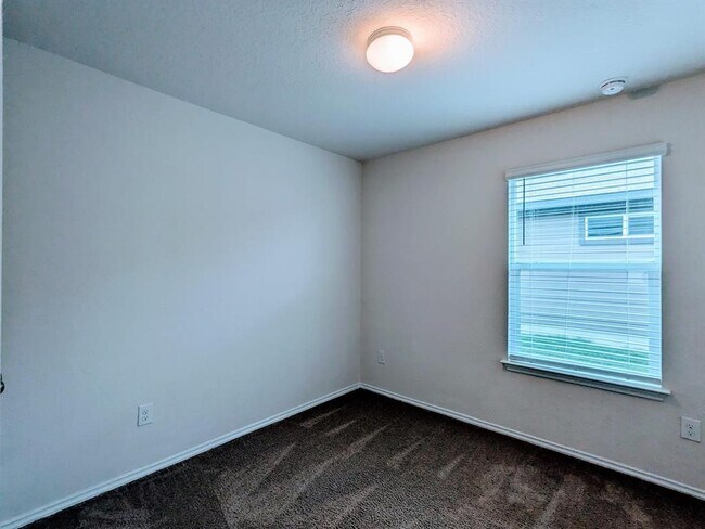 Building Photo - 121 Dylan Dr