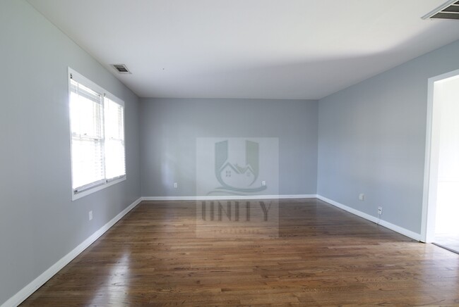 Building Photo - Move in Ready recently renovated home grea...