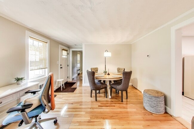 Building Photo - 40 Dunster Ln