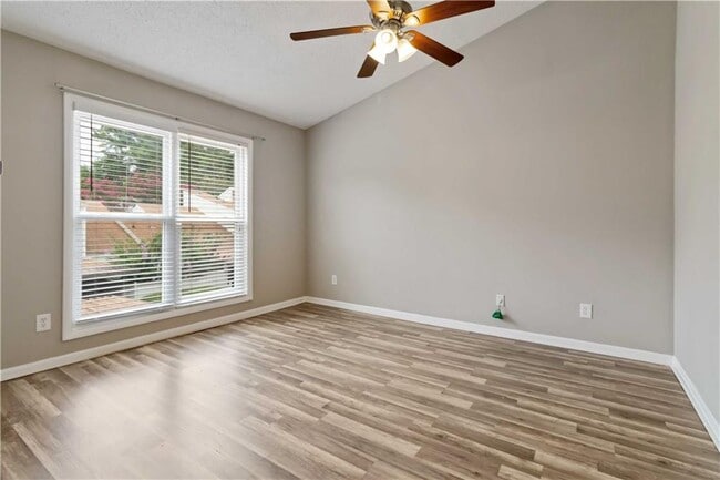 Building Photo - 694 Serramonte Dr
