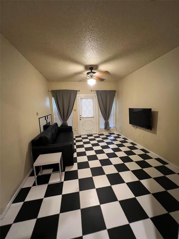 Building Photo - 806 W 24th St