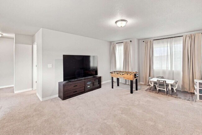 Building Photo - Beautiful 2025-Built 5 Bedroom Home with Finished Walk-Out Basement