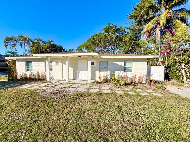 Building Photo - 618 6th Ave