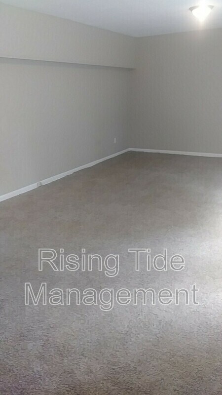 Building Photo - 1042 Mesa Dr