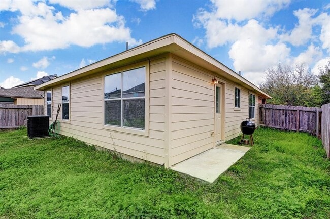 Building Photo - 11010 Clear Villa Ln