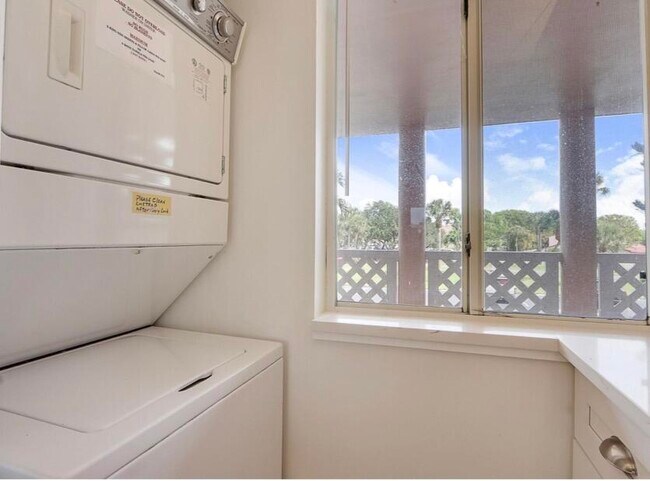 Building Photo - 353 S US Hwy 1