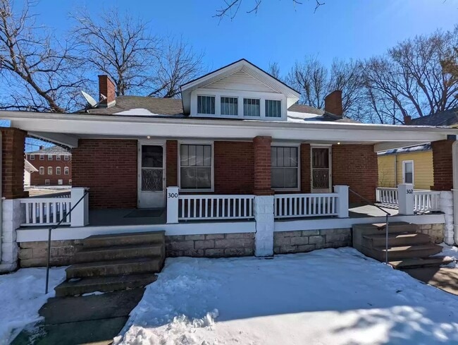 Primary Photo - 302 S Green St