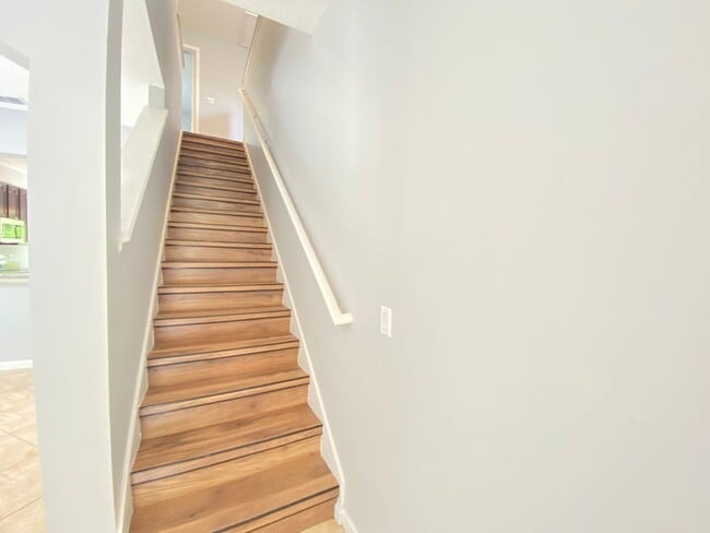 Building Photo - 5 bed / 2.5 bath Lake Nona Townhome!