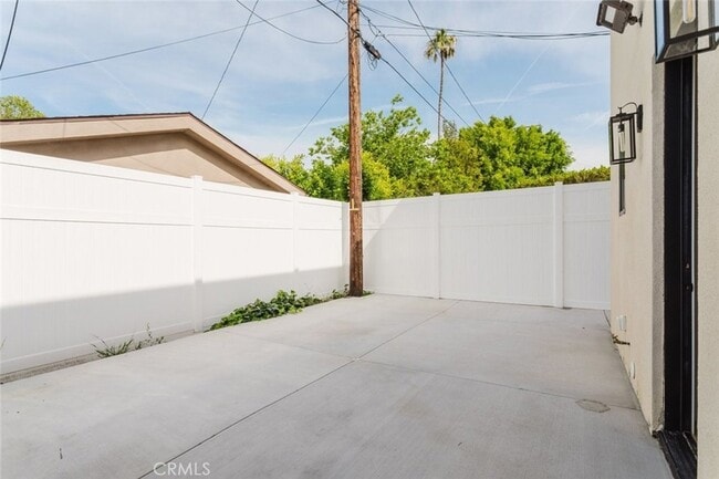 Building Photo - 6329 Ranchito Ave