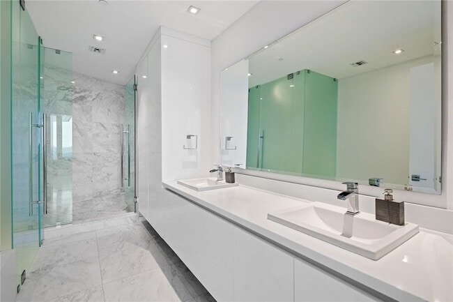 Building Photo - 701 N Fort Lauderdale Beach Blvd