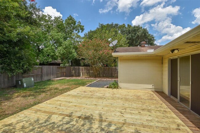 Building Photo - 8515 Riverside Walk Ln